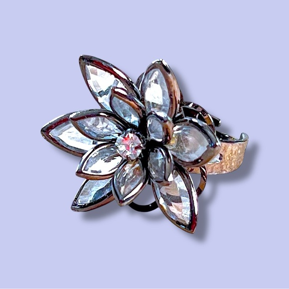 Crystal Facetted Lotus Flower Cocktail Ring - Picture 1 of 12